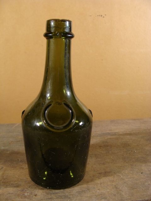 Likri -pullo, Benedictine, England, 1920-luku