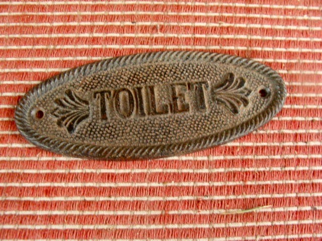 Toilet-ovikyltti, WC, Valurauta